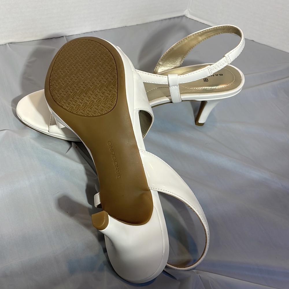 Women’s dressy Bandolino size 10 white shoe - Picture 4 of 5